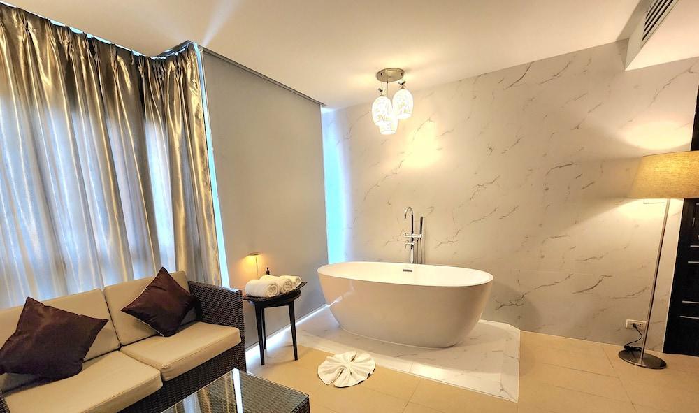 Sky Dome Resotel Room Type - Junior Suite
