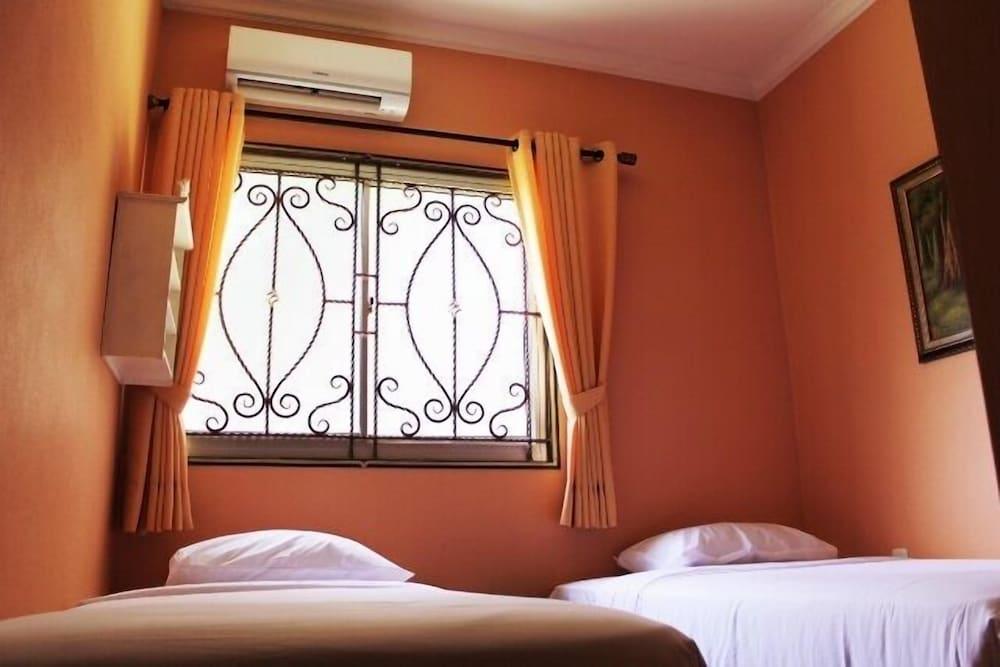 Twins Hotel Manggadua Room Type - Standard Double Room