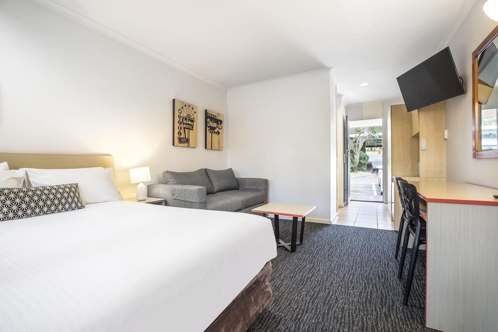 Burvale Hotel Room Type - Studio Queen