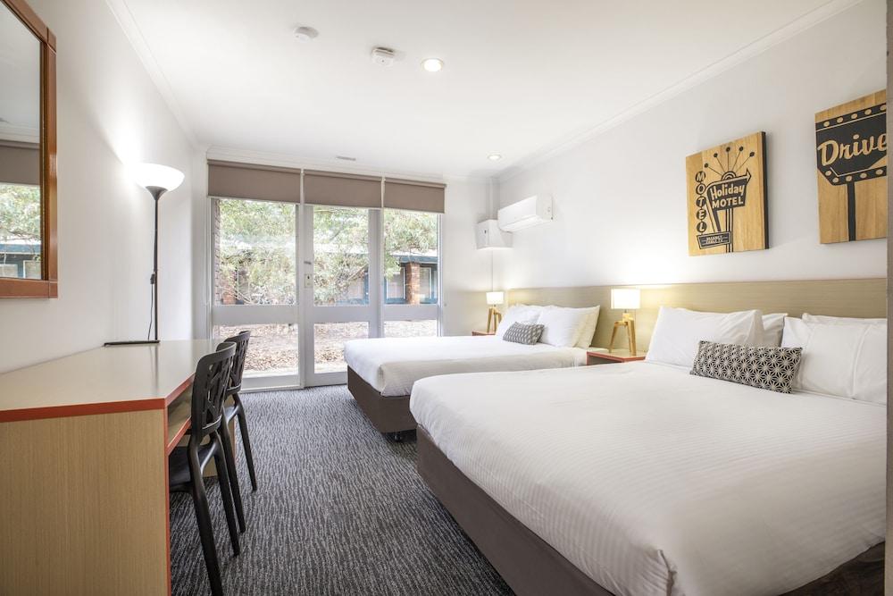 Burvale Hotel Room Type - Studio Twin Queen