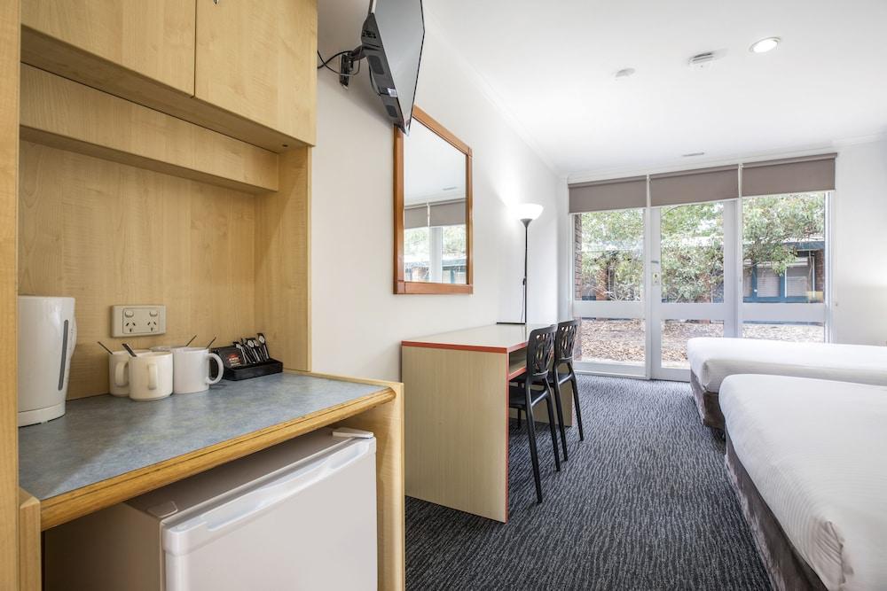 Burvale Hotel Room Type - Standard Queen & Extra Bed