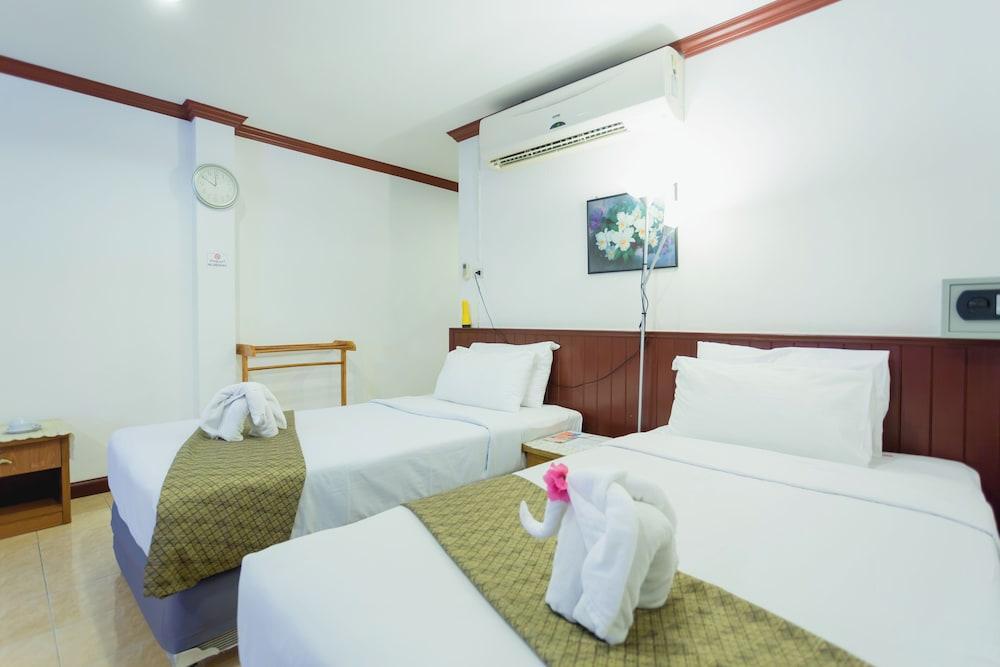 Rabbit Mansion Patong Hotel Room Type - Deluxe Twin Room with Balcony