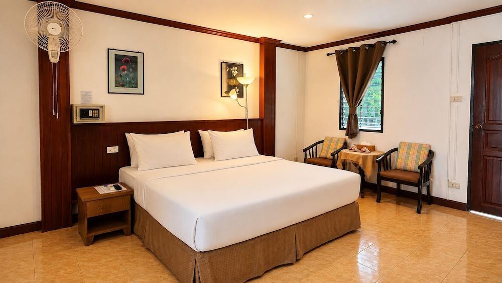 Rabbit Mansion Patong Hotel Room Type - Deluxe Double Room with Balcony