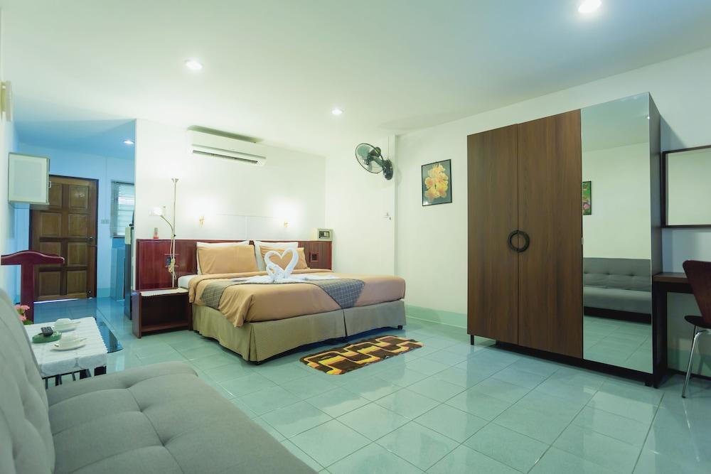 Rabbit Mansion Patong Hotel Room Type - Deluxe Double Room with Pool View