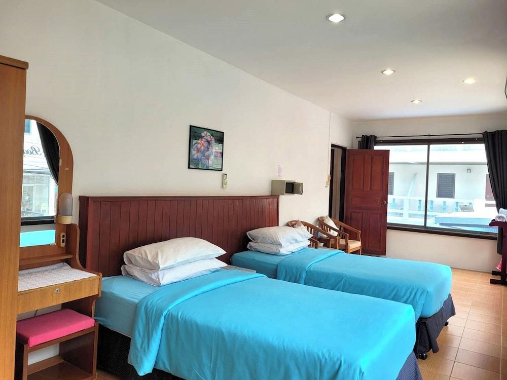 Rabbit Mansion Patong Hotel Room Type - Family Room with Balcony (1 Bathroom)