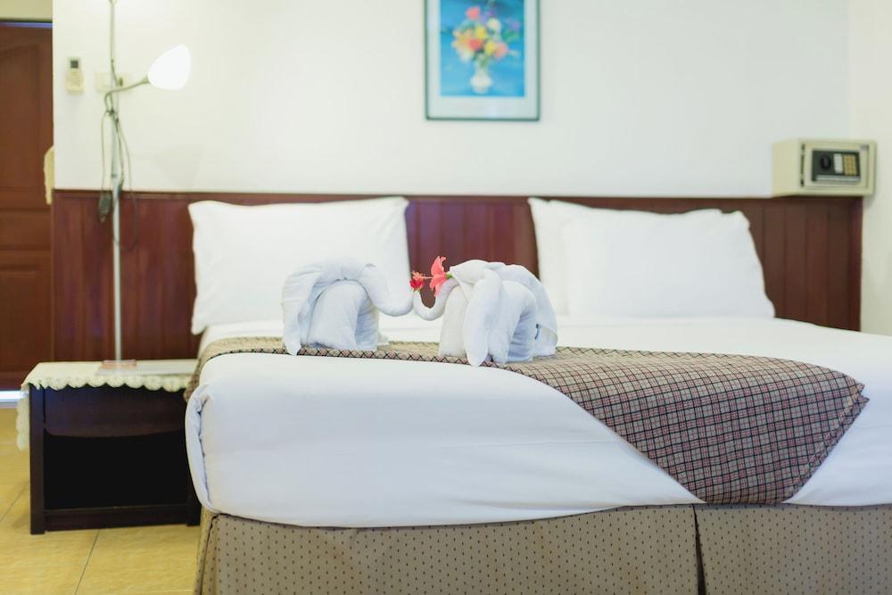 Rabbit Mansion Patong Hotel Room Type - Deluxe Double Room with Balcony