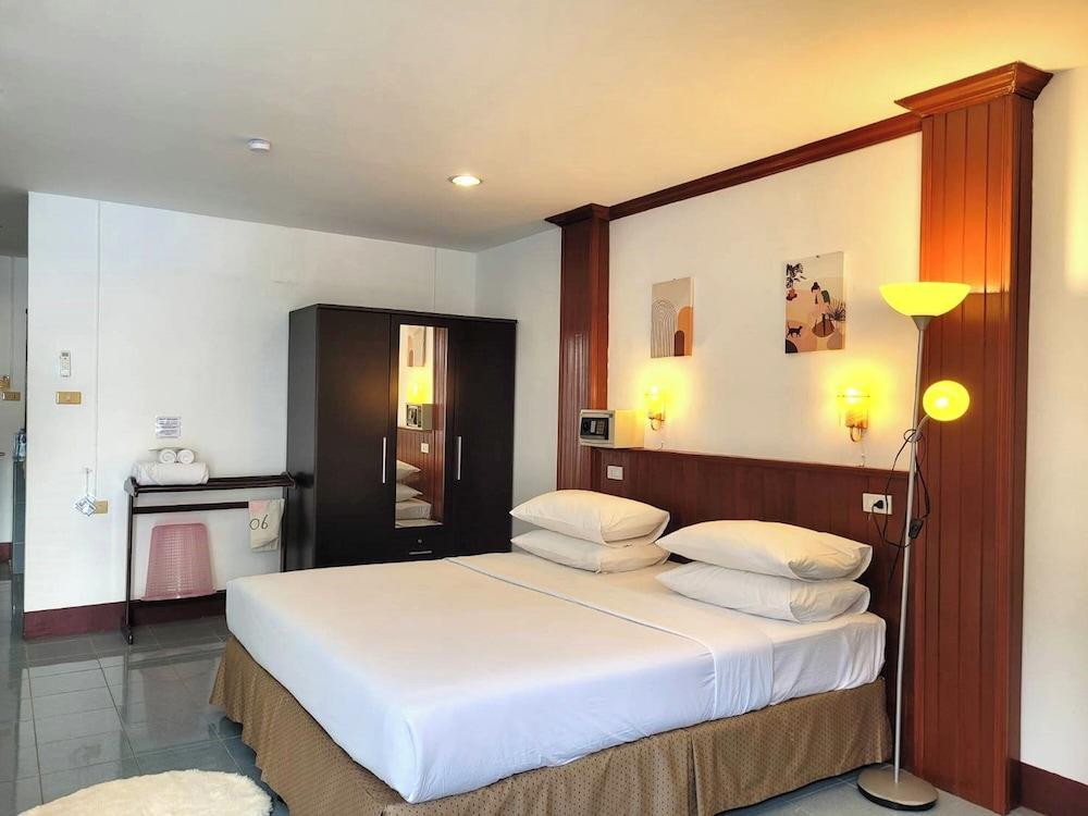 Rabbit Mansion Patong Hotel Room Type - Super Deluxe Room with Balcony