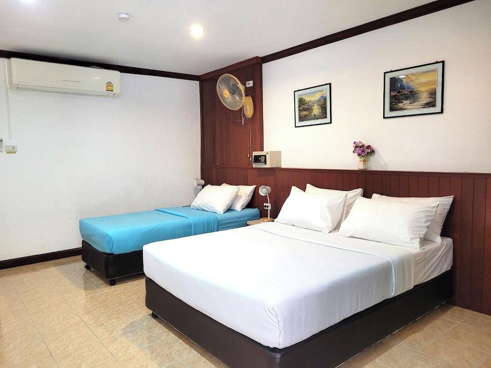 Rabbit Mansion Patong Hotel Room Type - Deluxe Triple Room with Balcony