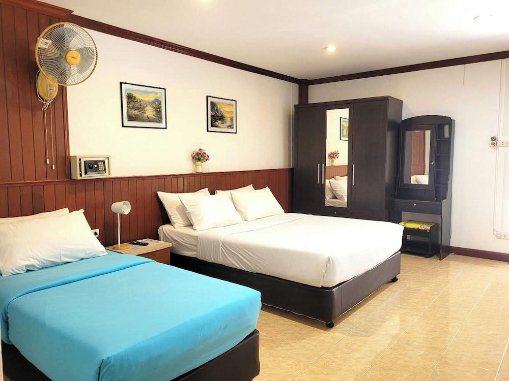 Rabbit Mansion Patong Hotel Room Type - Deluxe Triple Room with Balcony (No-window) Rabbit Mansion Patong Hotel Room Type - Deluxe Triple Room with Balcony (No-window)