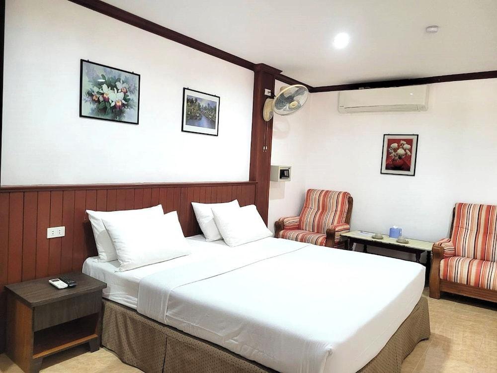 Rabbit Mansion Patong Hotel Room Type - Deluxe Double Room with Balcony (No-window)