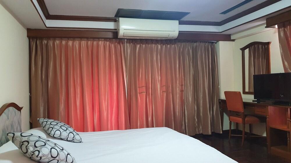 Interchange Tower Serviced Apartment Room Type - Deluxe Double or Twin Room, 1 Double or 2 Twin Beds, City View