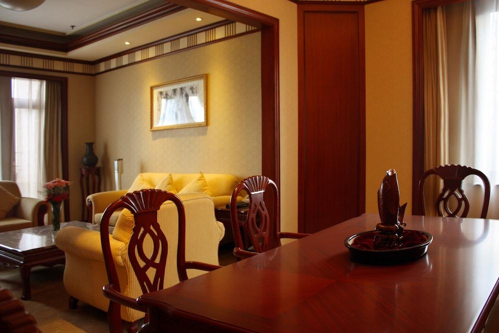 Jin Jiang Park Hotel - Tap to explore photos