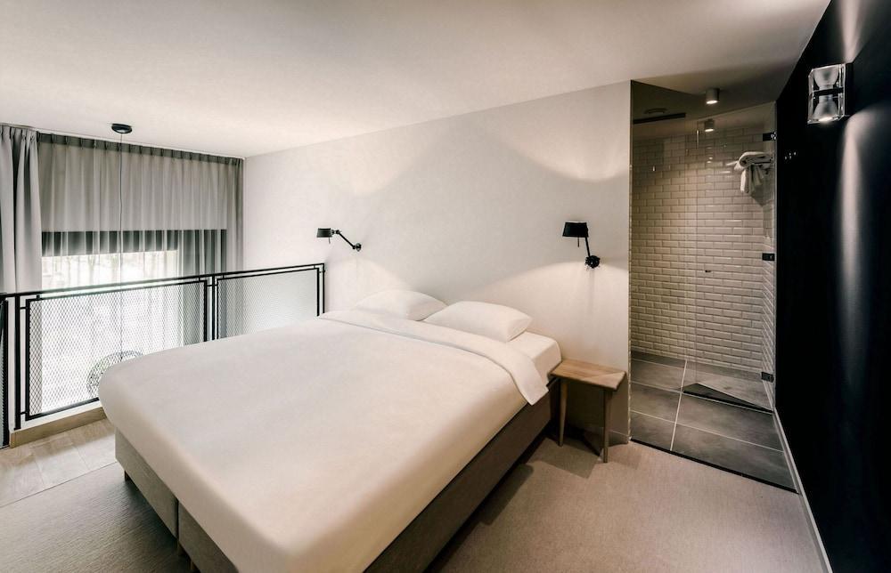 Hotel Arena Room Type - Deluxe Room (Arena)
