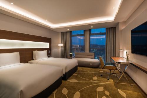 Novotel Shanghai Hongqiao Hotel - Tap to explore photos