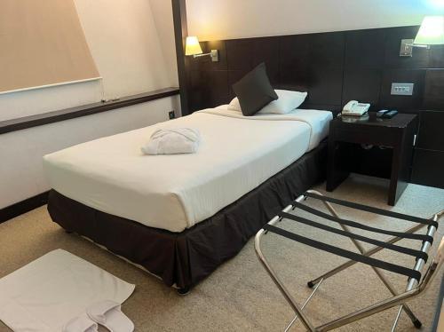 Al Jazira Club Hotel - Tap to explore photos