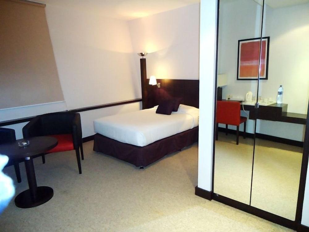 Al Jazira Club Hotel - Tap to explore photos