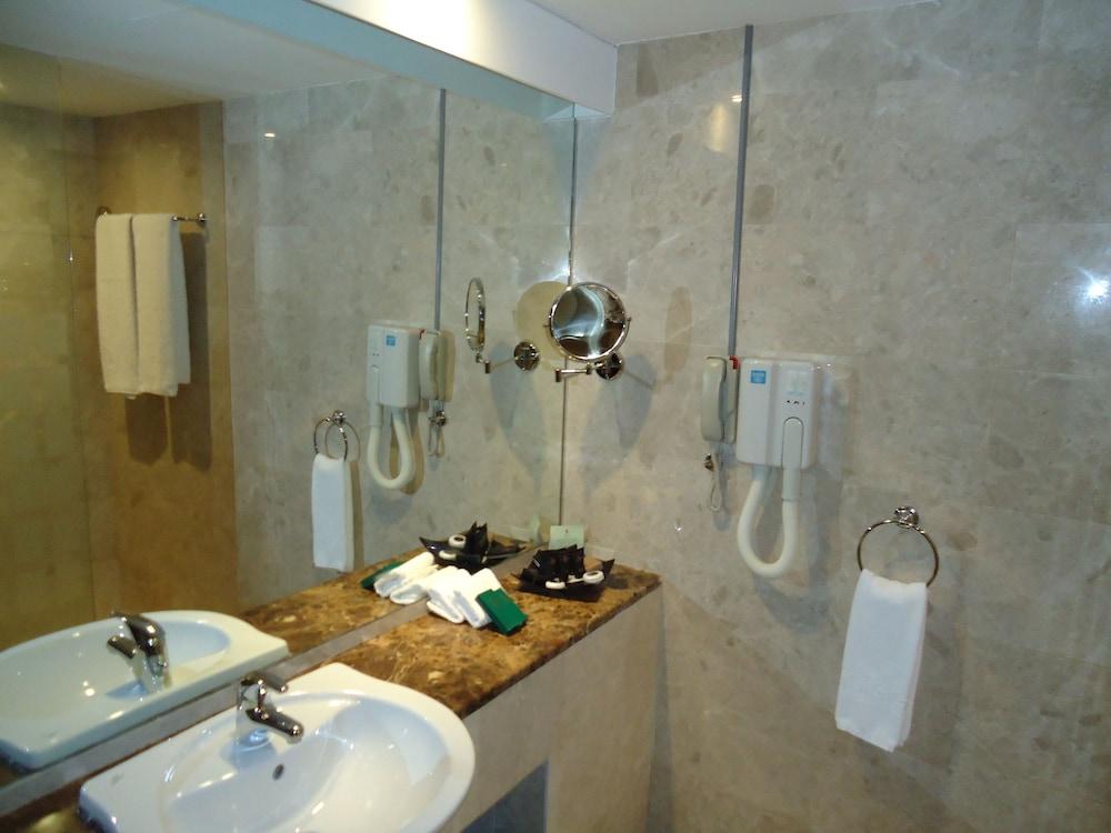 Al Jazira Club Hotel - Tap to explore photos