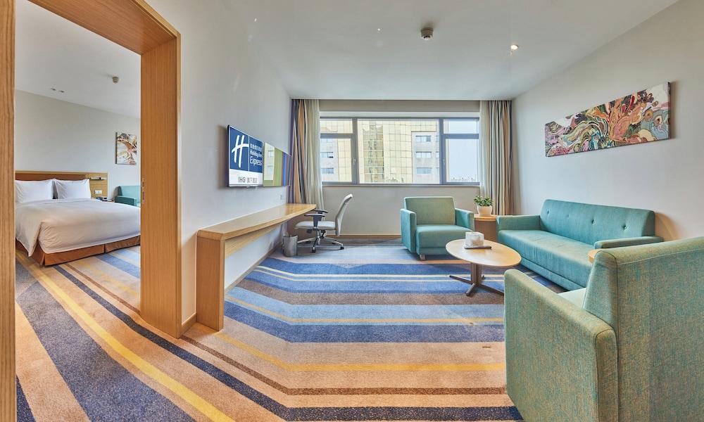 Holiday Inn Express SHANGHAI ZHENPING Room Type - 1 Bedroom Suite