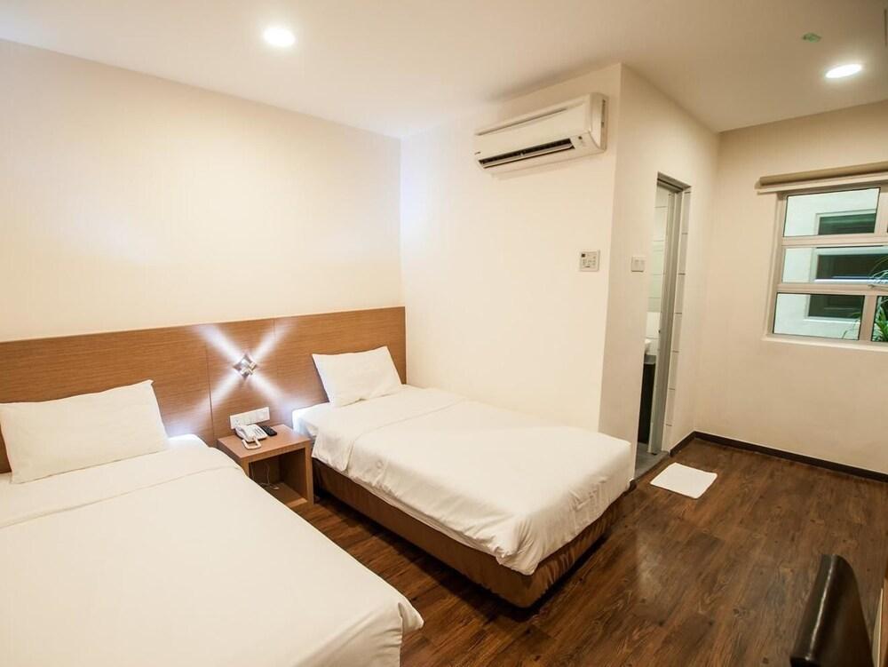 Nagoya Inn Hotel - Tap to explore photos