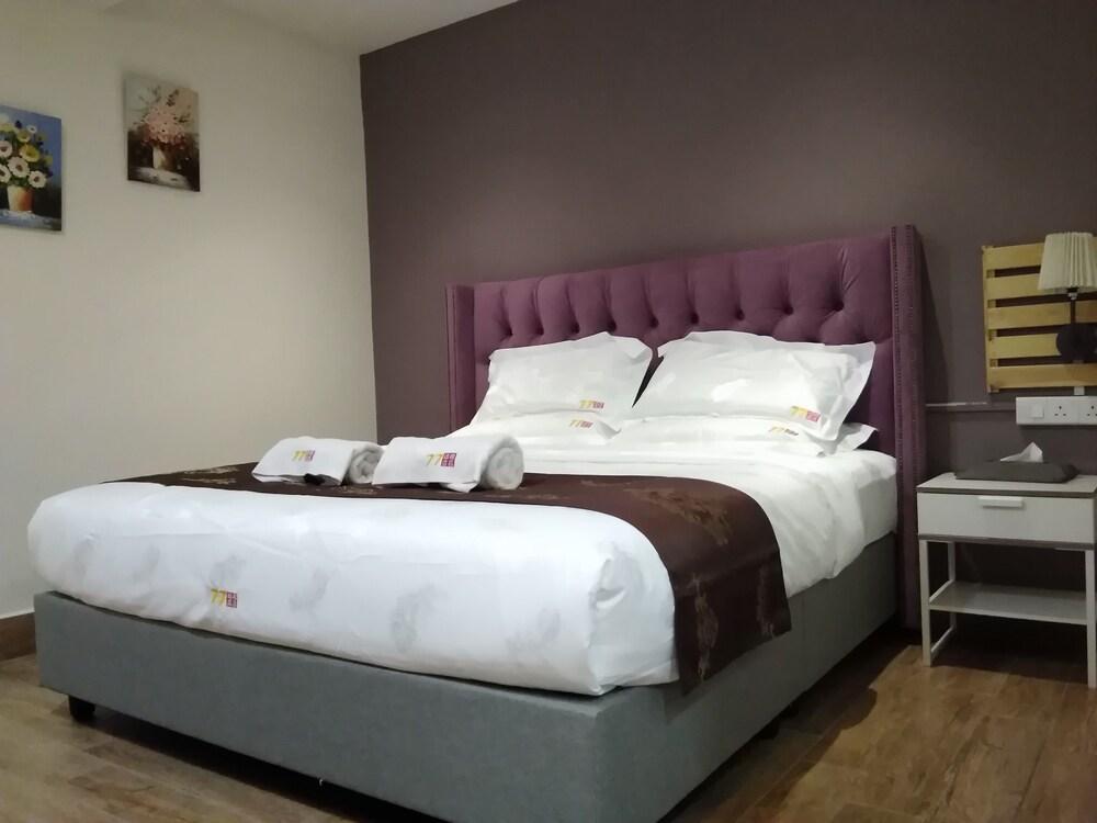 77 Boutique Hotel Room Type - Deluxe Room, No Windows
