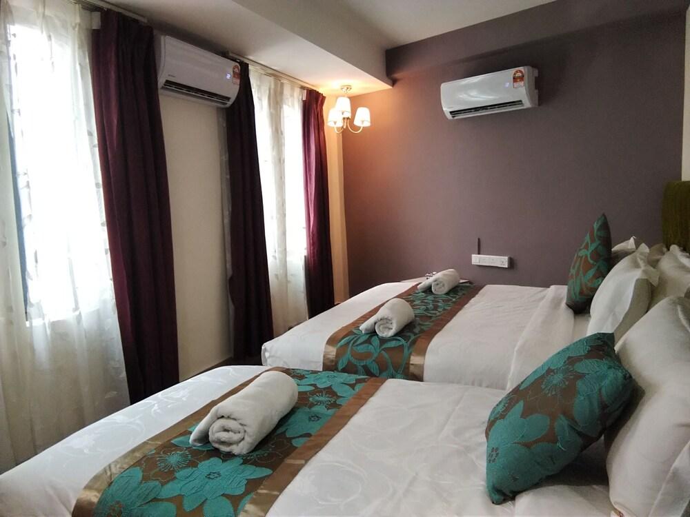 77 Boutique Hotel Room Type - Family Room