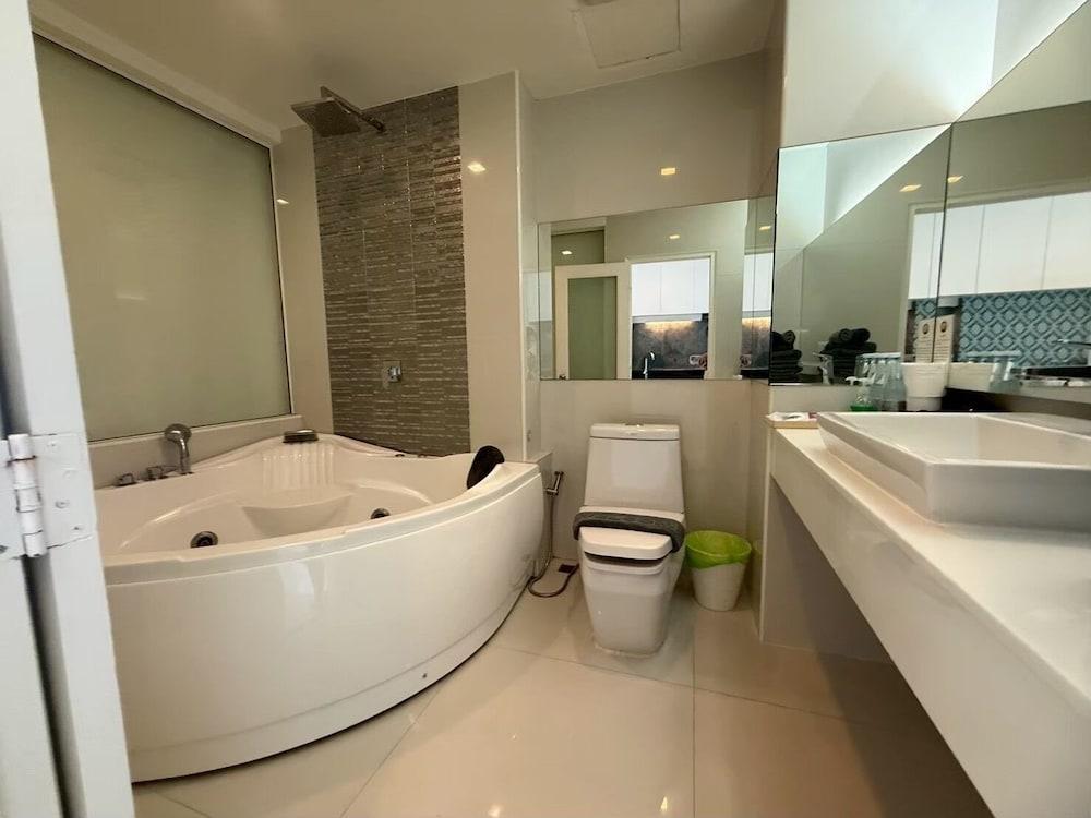 View Talay 6 Condominium by Honey Room Type - Triple Room, Kitchenette, Partial Ocean View