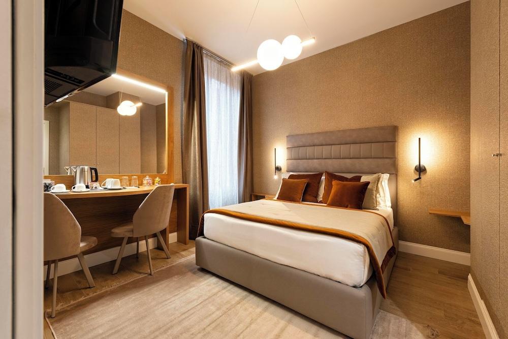 Royal Rooms Corso Room Type - Deluxe Double Room Royal Rooms Corso Room Type - Deluxe Double Room