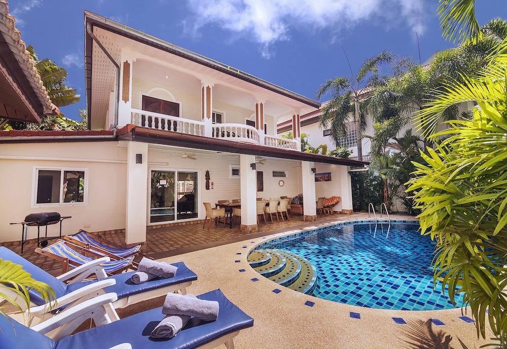 Villa Waree Near City and Beach - Tap to explore photos