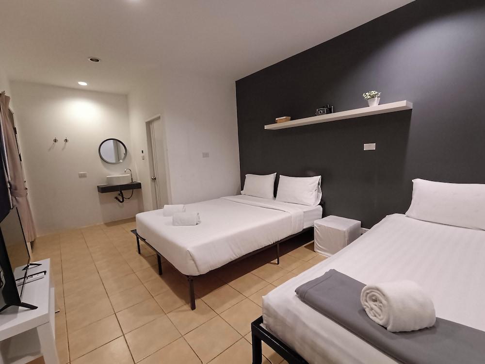 Chino Town Gallery Alley Room Type - Family Room, 1 Bedroom