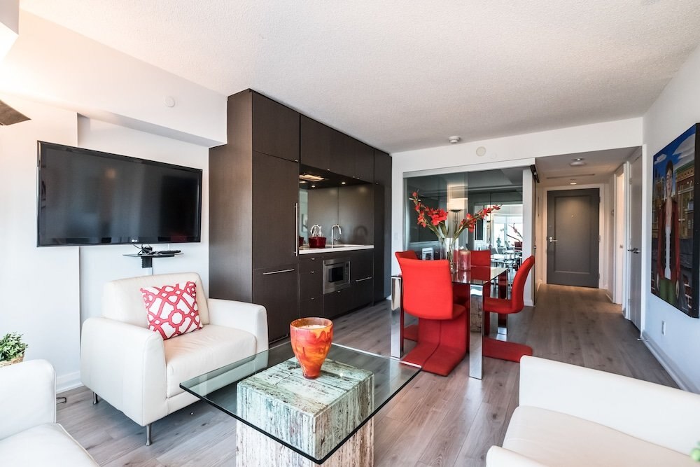 QuickStay - Luxury Executive in Yorkville (Yonge & Bloor) - Tap to explore photos