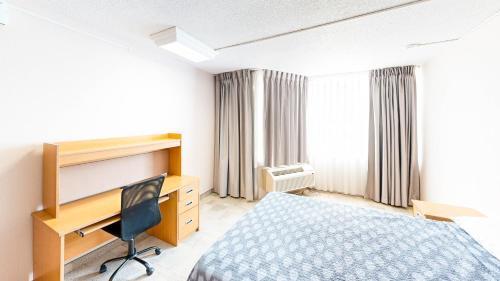Chestnut Residence - Campus Accommodation Room Type - Double Room with One Double Bed