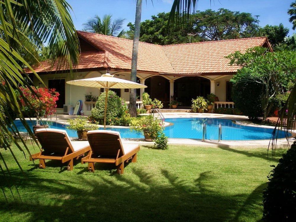 Coconut Paradise Holiday Villas - Tap to explore photos