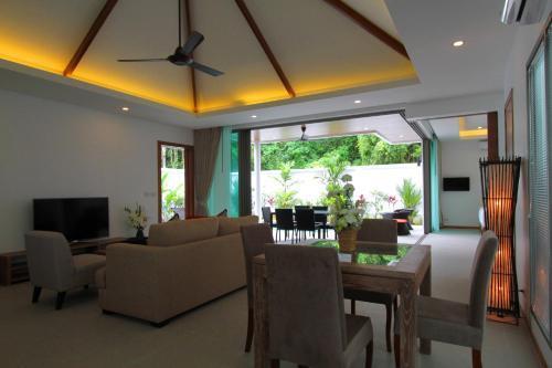 Ya Nui Beach Villas - Tap to explore photos