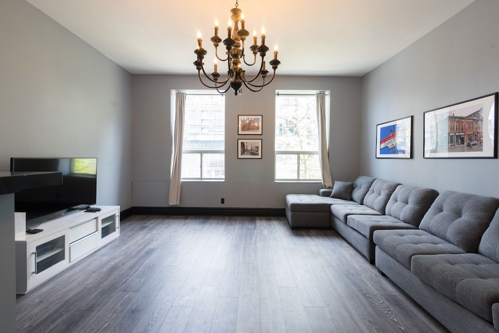 Applewood Suites - West Queen West Loft - Tap to explore photos