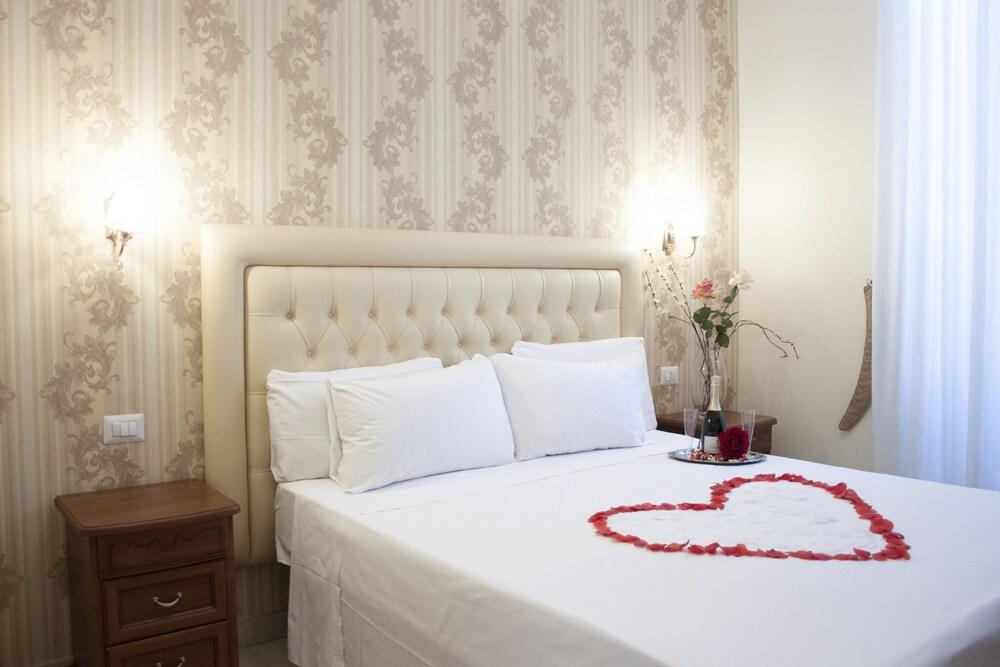Suite Dal Conte Room Type - Deluxe Double or Twin Room Suite Dal Conte Room Type - Deluxe Double or Twin Room