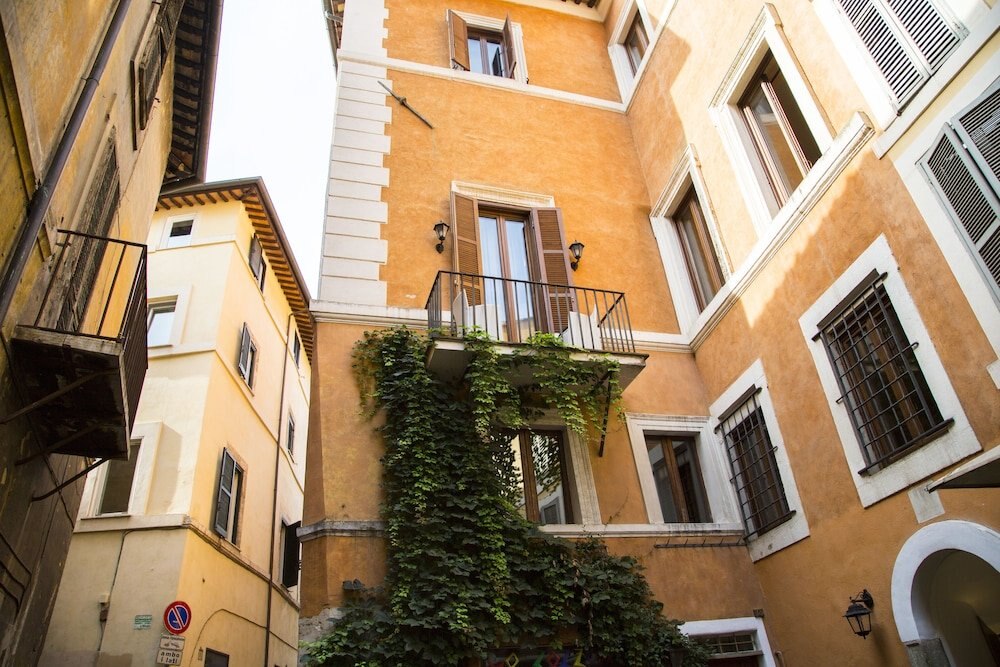 Do-Do Navona Suites - Tap to explore photos