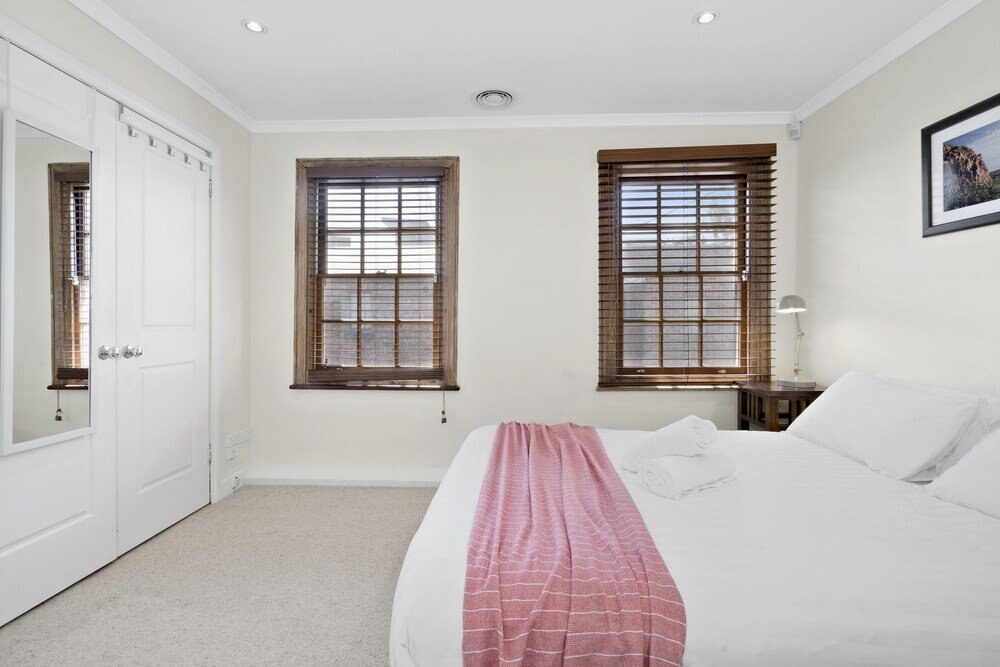 HELENA, 2BDR Fitzroy House - Tap to explore photos