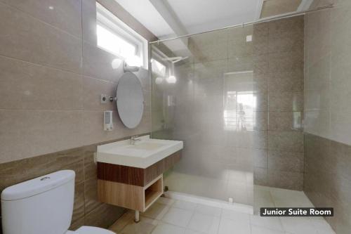 OYO 128 Mutiara Suites - Tap to explore photos