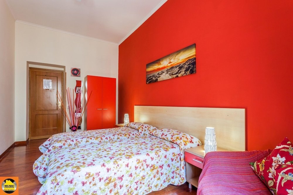 Music Guesthouse B&B - Tap to explore photos