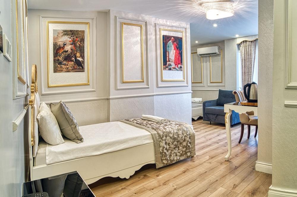 Sirkeci Ersu Hotel Room Type - Standard Triple Room Sirkeci Ersu Hotel Room Type - Standard Triple Room