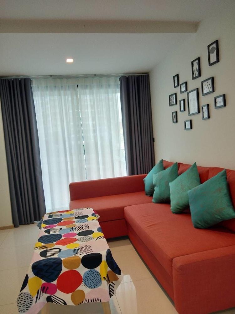 Apartment at Punnawithi BTS - Tap to explore photos