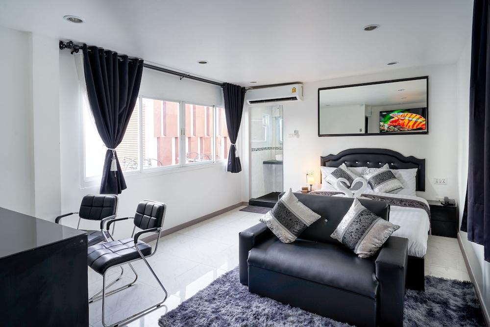 Thonglor Suites Hotel Room Type - Executive Room, 1 Queen Bed, Non Smoking, City View