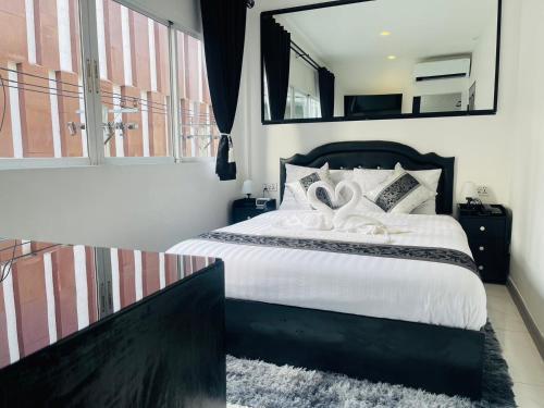 Thonglor Suites Hotel - Tap to explore photos