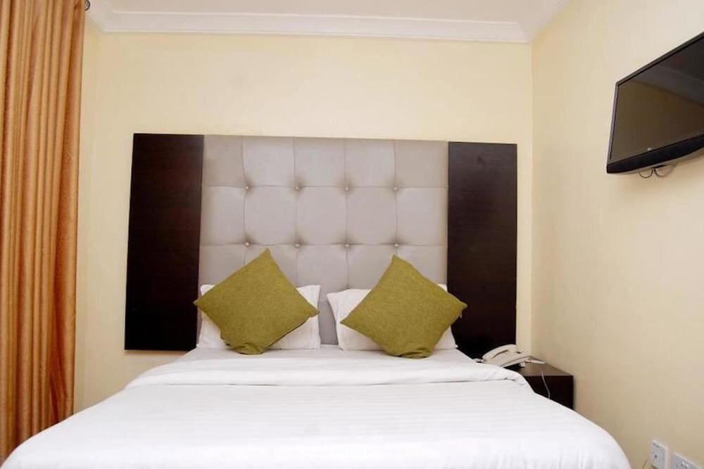 West 11 Luxury