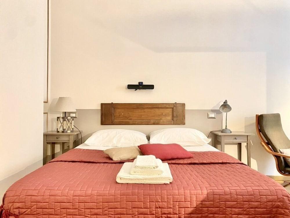 Roome B&B Room Type - Triple Room