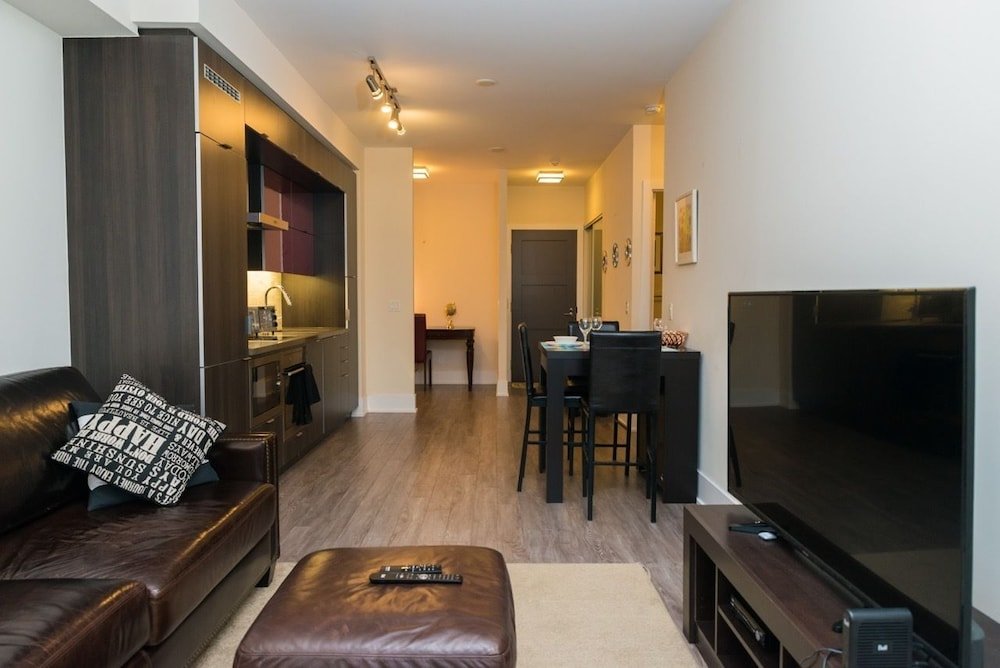 Sarkar Suites - CN Tower Rogers Centre - Tap to explore photos