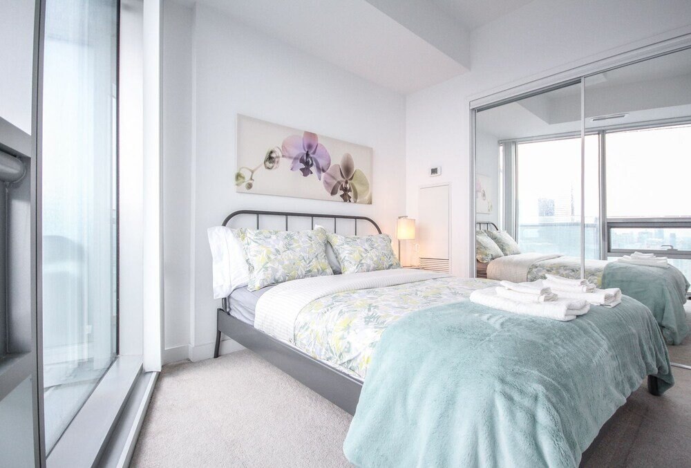 Sarkar Suites - Entertainment District - Tap to explore photos