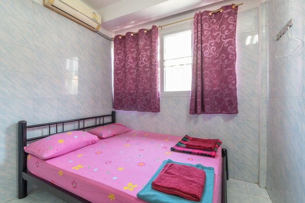 New Central Guesthouse Room Type - Standard Double Room with Shared Bathroom