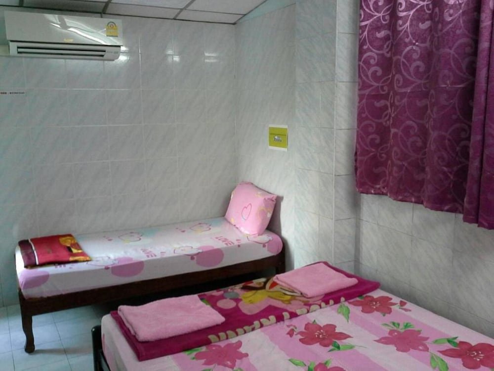 New Central Guesthouse Room Type - Standard Triple Room with Shared Bathroom