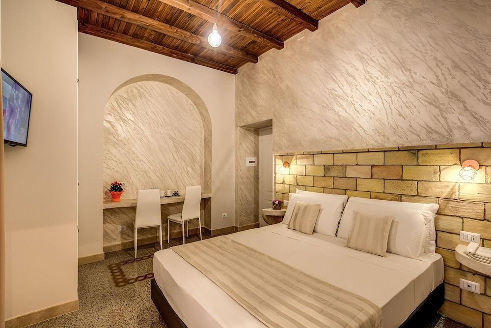 Colosseo Accomodation Room Guest House Room Type - Double or Twin Room, Non Smoking